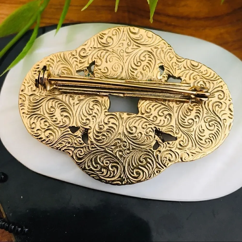 Vintage Amber Black Onyx resin Textured Filigree Gold Brooch 4302